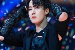 ARMY 'mất máu' với sức hút quyến rũ của J-Hope BTS qua ảnh GIF
