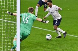 Lịch trực tiếp bóng đá châu Âu 3-10: Leeds United đối đầu Man City