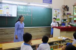 Làm sao để trẻ bắt nhịp nhanh với SGK lớp 1?