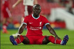 Liverpool mất thêm ngôi sao Mane vì Covid-19