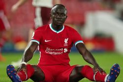 Tiền đạo Sadio Mane của Liverpool dương tính với virus SARS-CoV-2