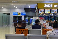 Bức xúc việc ghế ưu tiên 'bị chiếm' ở sân bay, cô gái khơi mào tranh cãi