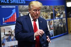 Tổng thống Trump mắc bệnh, Đảng Cộng hòa vẫn không 'sợ' COVID-19