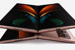 Thổi bụi vào bản lề để kiểm tra độ bền của Samsung Galaxy Z Fold2