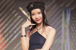 Suboi lần đầu tô son đỏ nổi bật ở Rap Việt