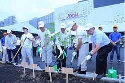 Tổ chức lễ trồng cây trước ngày khai trương trung tâm Aeon Mall thứ 6 tại Việt Nam