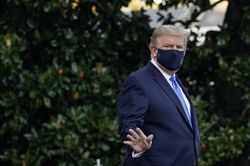 CNN tiết lộ: Đến phút chót, ông Trump mới chịu nhập viện điều trị COVID-19