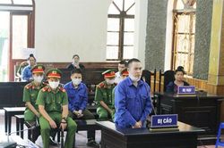 Vác dao chém chị dâu, trai bản lĩnh 9 năm tù