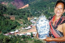 Rợn người khi nghe kể chuyện bị trừng phạt vì làm vỡ ché cổ linh thiêng