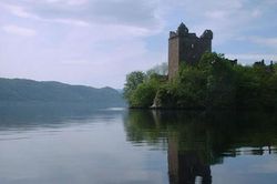 Quái vật hồ Loch Ness: Huyền thoại, sự thật, hay là trò câu khách?