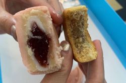 Bị chia tay vì tặng bánh trung thu cho mẹ bạn gái, chàng trai đăng đàn than vãn còn nhận lại cả rổ gạch đá