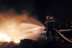 Cận cảnh công việc của người lính cứu hỏa và tìm kiếm cứu nạn