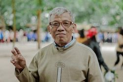 Nữ sinh chia sẻ về nhân vật đặc biệt hàng ngày pha mỳ tôm, tặng đồ ăn cho mình: Tưởng lạ hóa ra là người ai cũng quen