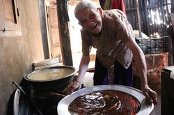 Chuyện người giữ nghề cho tuổi thơ