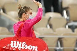 Tennis: Simona Halep bất ngờ bị loại ở Roland Garros 2020