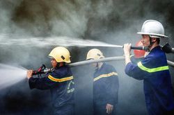 Phóng sự ảnh: Giáp mặt với lửa