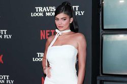Top 10 người mẫu giàu nhất thế giới năm 2020: Kylie Jenner gây 'sốc'