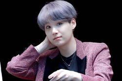 Rection 'giả trân' trước camera của Suga – RM trở thành hình mẫu leader lý tưởng