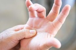 Bàn tay của những người hay đau ốm, dễ mắc bệnh thường 'lên tiếng' cảnh báo qua 5 dấu hiệu này: Ai cũng từng mắc nhưng lại bỏ qua