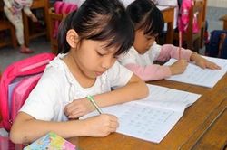Tiếng Việt gần gũi hay xa cách?