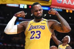 LeBron James giữ thể lực tuyệt vời ở tuổi 35