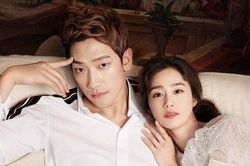 Kim Tae Hee và Bi Rain bức xúc khi bị làm phiền