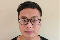 Khởi tố 4 thanh niên cầm mã tấu diễu phố