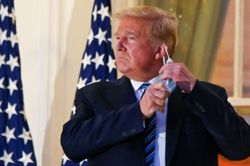 Tổng thống Trump bị chỉ trích vì bỏ khẩu trang trong ngày đầu quay lại Nhà Trắng