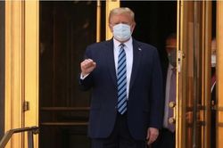 Ông Trump ra viện, trở lại Nhà Trắng