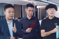 Trưởng phòng 'mưu mẹo' thông báo cắt thưởng vẫn được nhân viên tung hô