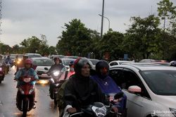Đường phố thành Vinh ùn tắc nghiêm trọng vào cuối ngày