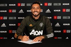 Manchester United 'chốt đơn' thành công thương vụ Alex Telles