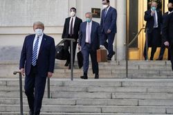 Tổng thống Trump xuất viện sau 3 ngày điều trị COVID-19