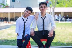 Trường đại học Y Thái Bình sẵn sàng miễn toàn bộ học phí cho nam sinh 10 năm cõng bạn đến trường