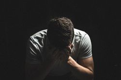 Tôi kiệt sức vì báo hiếu, phải để vợ con nheo nhóc nếu muốn mẹ hài lòng