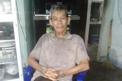 Thấy vợ bấm điện thoại lúc nửa đêm, chồng vác búa đập vào đầu vợ