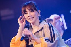 Ca sĩ Ayumi Hamasaki thông báo mang thai