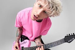 Machine Gun Kelly giành quán quân đầu tiên trên Billboard 200