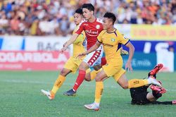 Bóng đá Việt Nam hôm nay: Công Phượng chấn thương trước trận Hà Nội đấu TPHCM