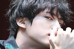 ARMY chọn ra 'Ngày huyền thoại' của Jin BTS: Nhan sắc đời thực gây choáng váng!