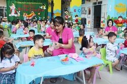 Xã hội hóa giáo dục gắn với ứng dụng công nghệ