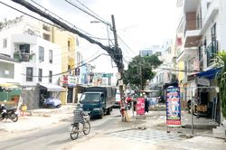 Phá nút cổ chai khai thông đường phố