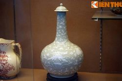 Cận cảnh bộ sưu tập bình 'hút tài lộc' trăm tuổi ở Sài Gòn