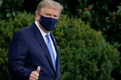 Ông Trump nói COVID-19 'ít chết chóc' hơn cúm mùa, kêu gọi học cách sống chung