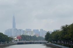 Mây mù che phủ bầu trời TP.HCM, cảnh báo mưa dông có sét