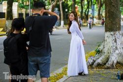 Nhan sắc thiếu nữ trong trẻo dưới nắng vàng mùa thu Hà Nội