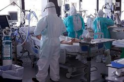 Thuốc điều trị Covid-19 tại Anh thiếu hụt do số người nhiễm tăng cao