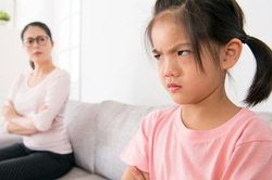 Mẹ đừng suốt ngày tìm cách điều khiển con