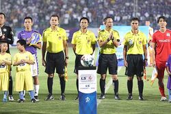 Các đội bóng ủng hộ V-League 'đá nhanh, hết gọn'