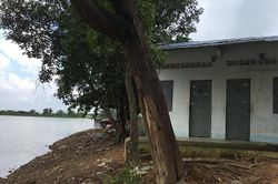 'Xẻ thịt' lòng hồ, chính quyền ngó lơ còn tiếp tay cấp giấy chứng nhận quyền sử dụng đất?